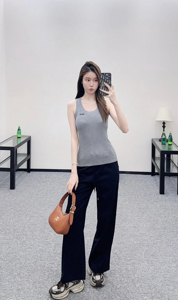 MIUMIU SLEEVELESS KNITTED SWEATER STYLE 114