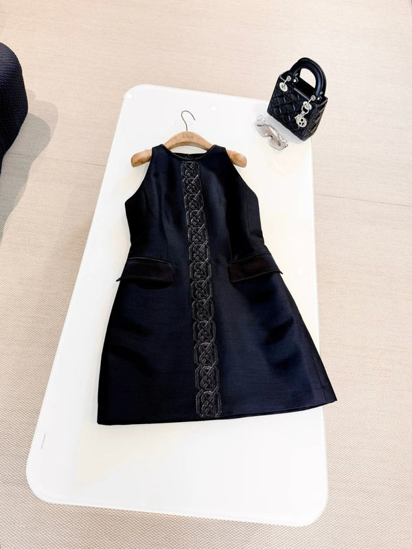 ROBE EN SOIE SANS MANCHES BRODÉE HERMES 25S 318