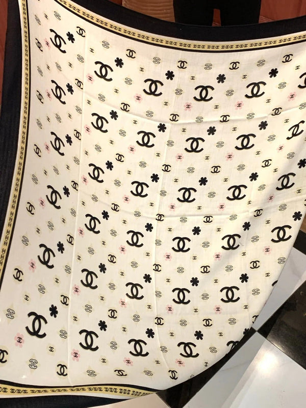CHANEL 25S FOULARDS 140 CM EN CACHEMIRE ET SOIE 943339