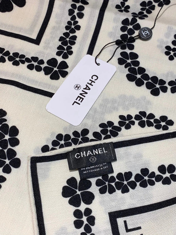 CHANEL 25S SCARF 135 CM IN CASHMERE SILK 943685