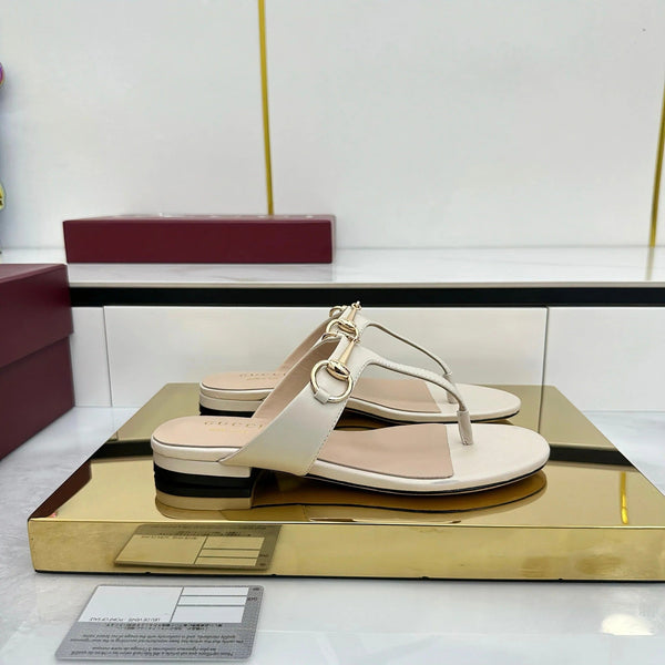 THONG SANDALS IN CREAM WHITE LAMBSKIN WITH GOLD HARDWARE