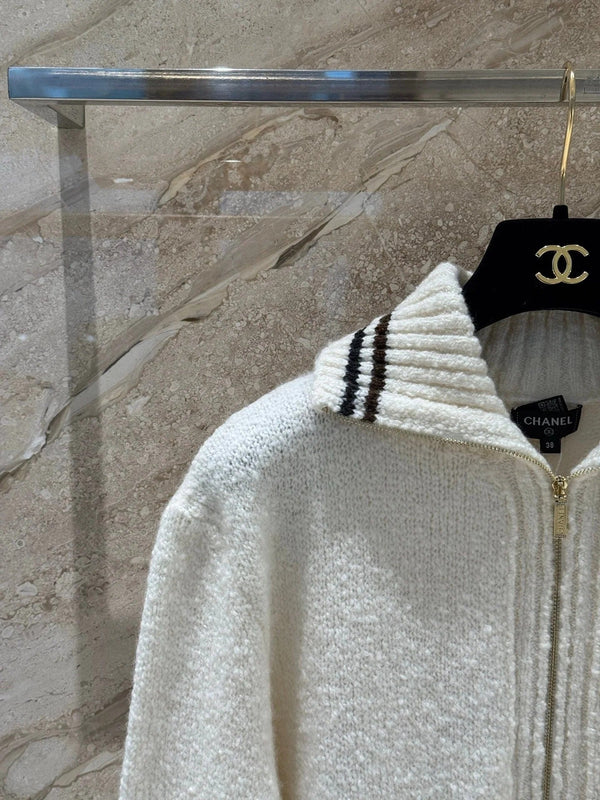 CHANEL T-SHIRT EN CACHEMIRE AVEC DEMI-ZIP 25S 318