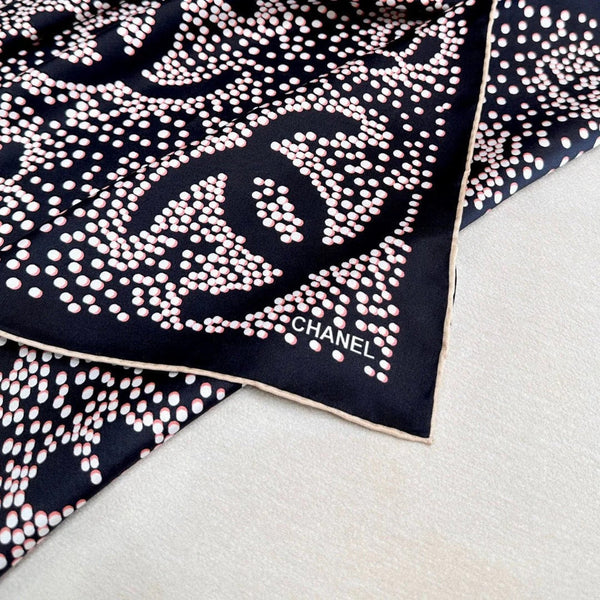CHANEL 25S SCARF 90 IN SILK 724785
