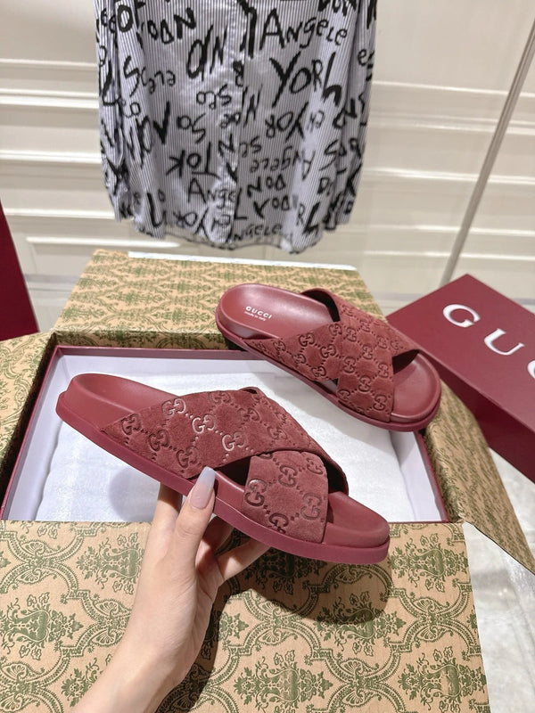 GG SLIDES IN RED SUEDE WITH EMBOSSED LOGO STYLE 9