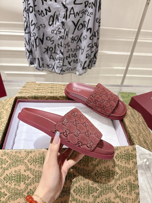 GG SLIDES IN RED SUEDE WITH EMBOSSED LOGO STYLE 3