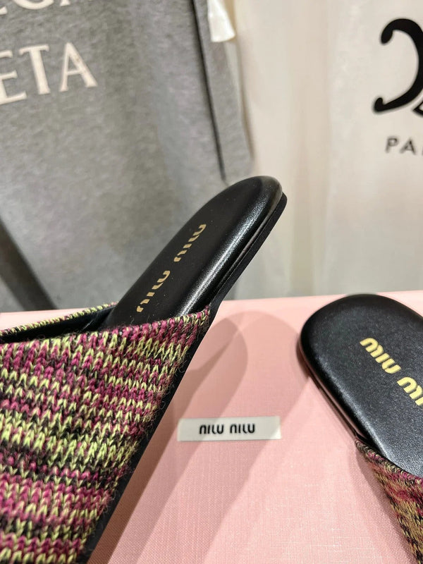 MULES LAVORATI A MAGLIA IN LANA COLORATA