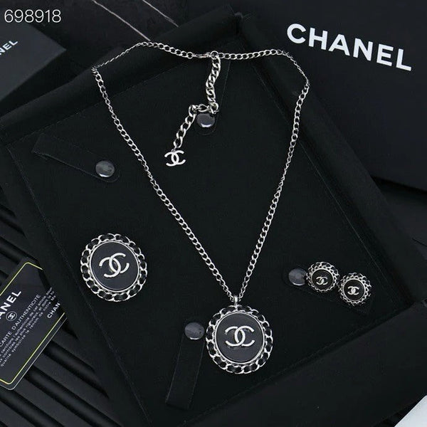 CC 25P STUD EARRINGS IN BLUE DENIM BLACK CALFSKIN-THREADED BUTTON