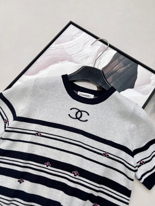 Chanel 2026 Top à manches courtes en maille rayée Noir Blanc Laine Nylon