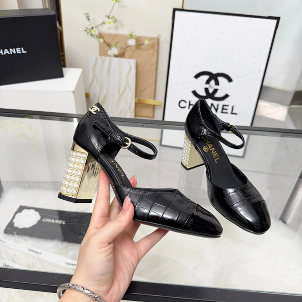 CC 26s Sandals 80 Black Cowhide Patent Leather 183567