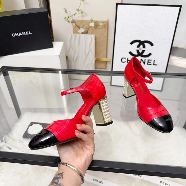 CC 26s Sandales 80 Cuir de vachette verni rouge et noir 183565