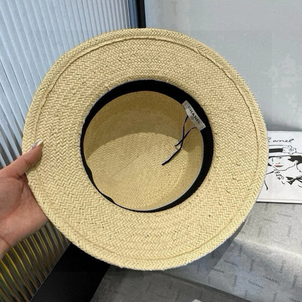 FLAT STRAW HAT IVORY FLOWER ATTACHMENT 673932