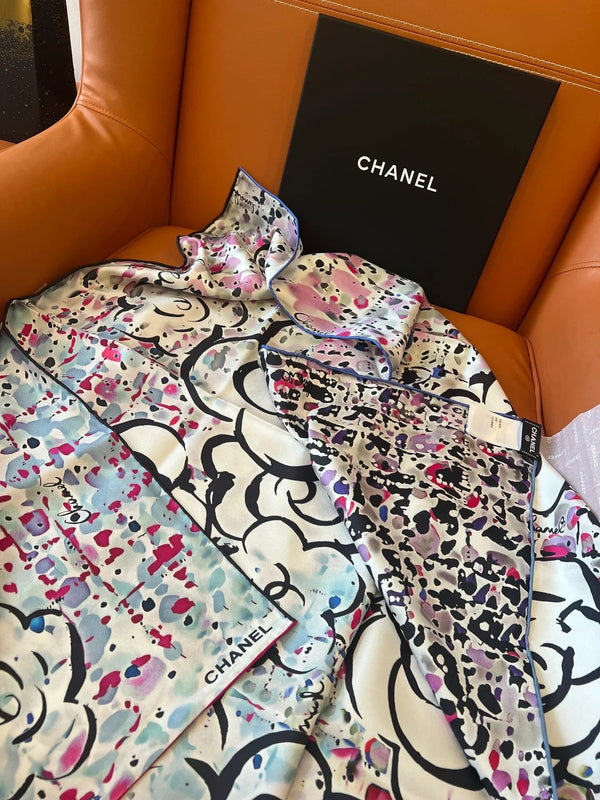 CHANEL 25S SCARF 90 IN SILK TWILL 700816