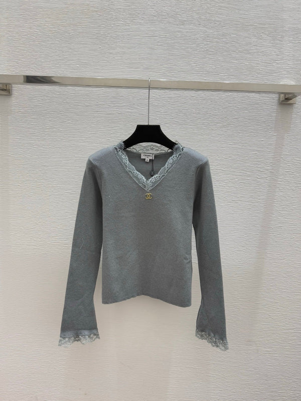 CC 26 Haut à manches longues avec décolleté et poignets en dentelle Laine 652456