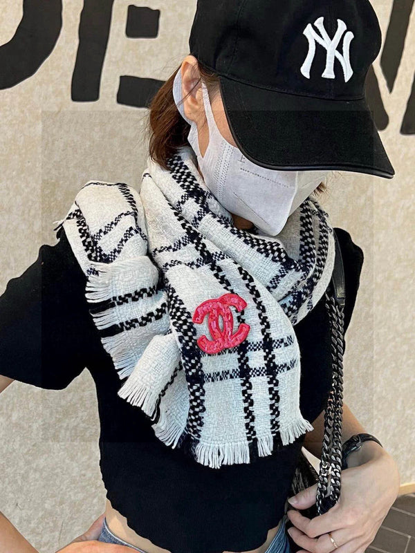 CHANEL 25S SCARF 190 IN CASHMERE 718525