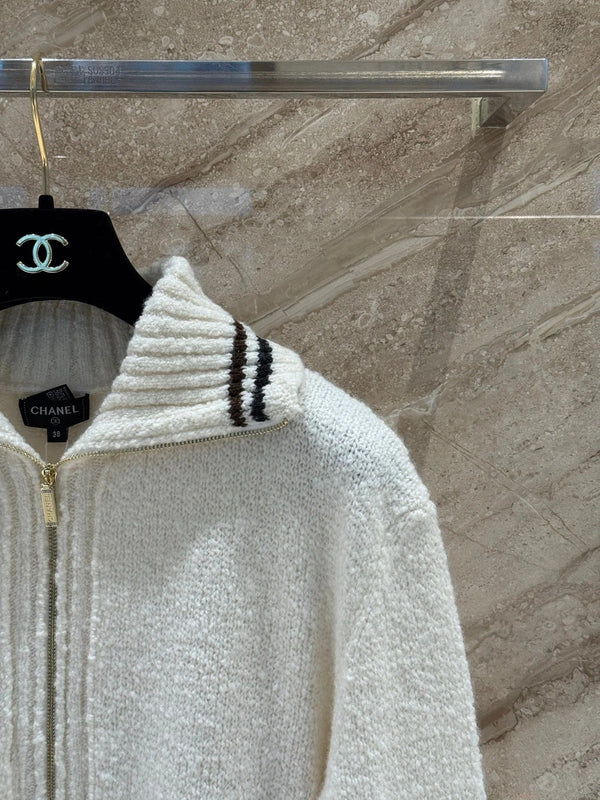 CHANEL T-SHIRT EN CACHEMIRE AVEC DEMI-ZIP 25S 318