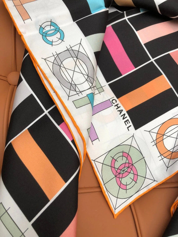 CHANEL 25S SCARF 90 IN SILK 704583