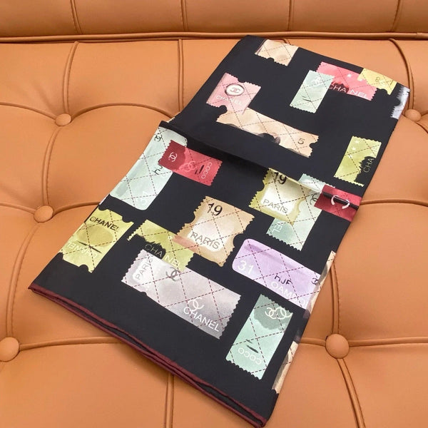 CHANEL 25S SCARF 90 IN SILK 703703