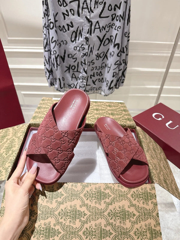 GG SLIDES IN RED SUEDE WITH EMBOSSED LOGO STYLE 9