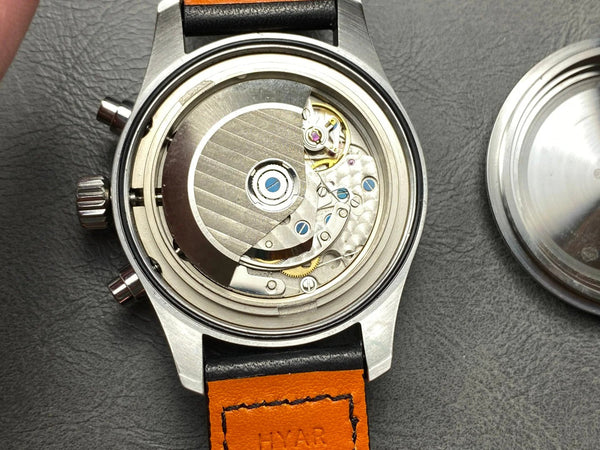 IWC Montre d'Aviateur 43mm Cadran Noir Boîtier Acier Bracelet Cuir de Veau