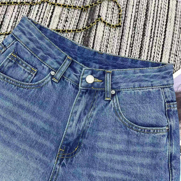 Chanel 2026 Short en Coton Bleu Brodé de Fleurs 358656