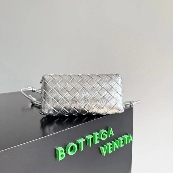 Bottega Veneta 2026 Concert Pouch Bag 18.5 Argent Cuir Intrecciato 137078