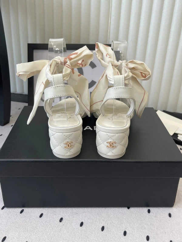 CC 26s Sandals 55 White Sheepskin 650079