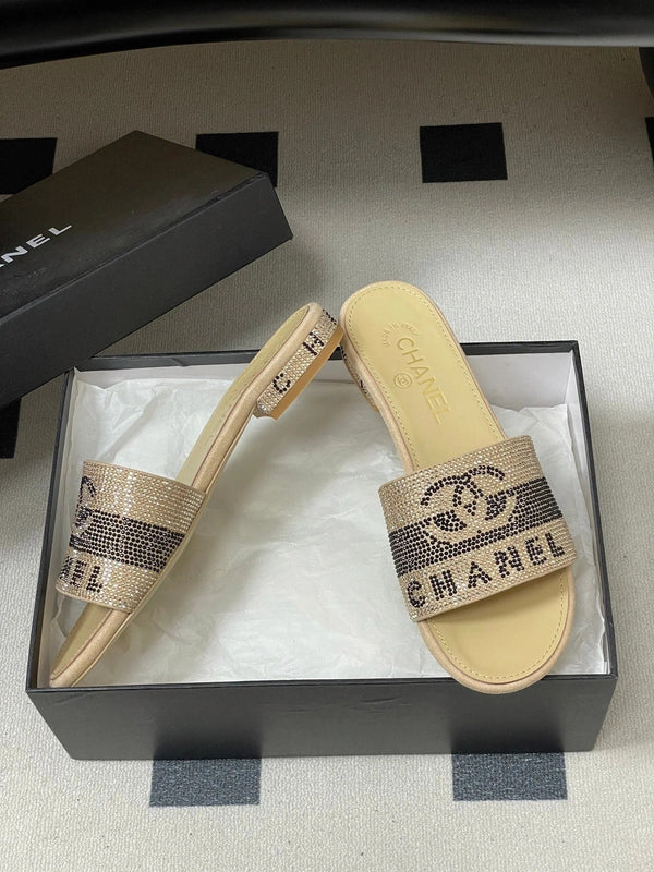 CC 26s Sandales Plates Peau de Mouton Beige Strass 649514