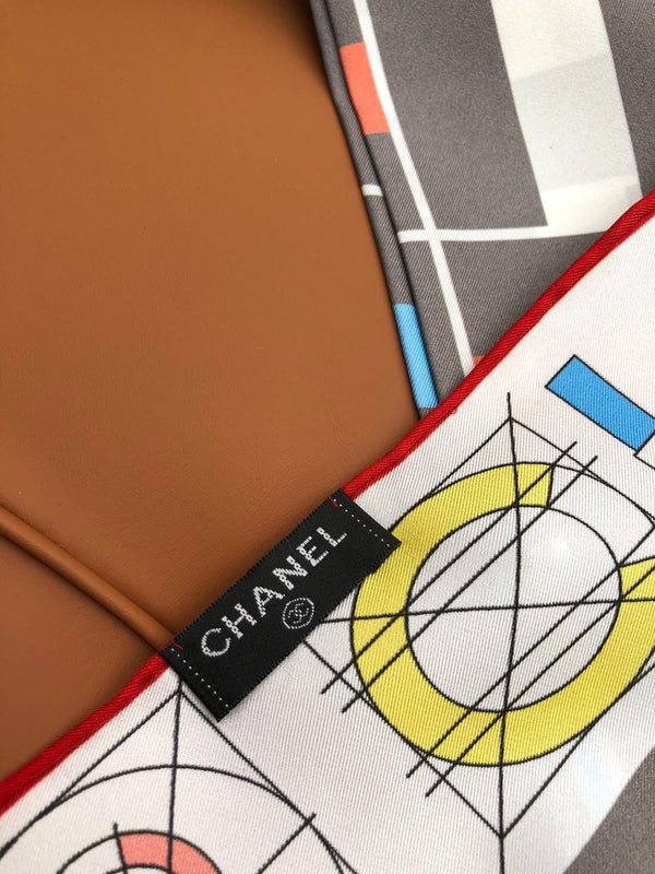 CHANEL 25S SCARF 90 IN SILK 704585