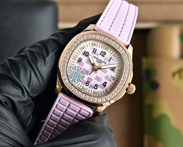 Montre Patek Aquanaut Boîtier Or Rose 35,6mm Bracelet Violet