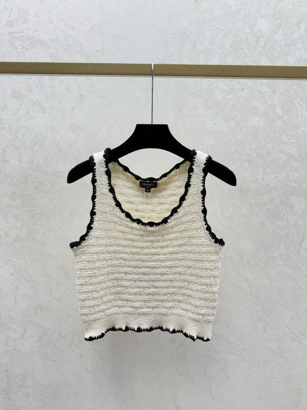 Gilet en maille crochetée Chanel 2026 en laine noire et blanc cassé