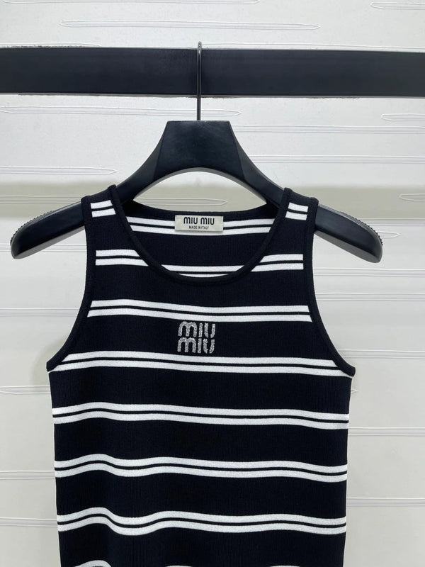 Miumiu 2026 Gilet en maille rayée col rond laine noir et blanc 352631