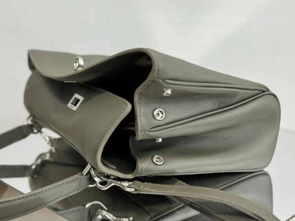 Sac Balenciaga Small Rodeo 29 en cuir de veau vert olive, quincaillerie argentée