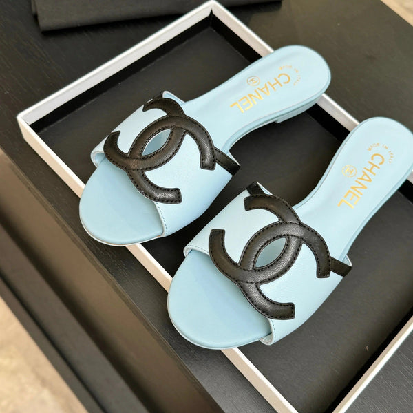 Chanel Sandale Plate 2026 Cuir de Vachette Bleu Clair Noir