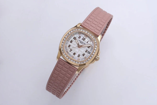 Patek Philippe Aquanaut Luce 35,6 mm Boîtier Or Rose Bracelet Caoutchouc Rose