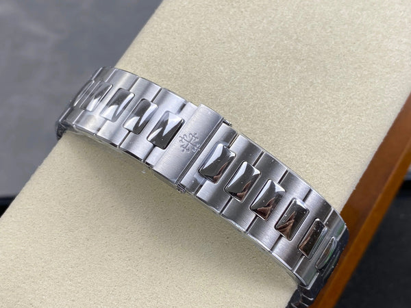 Patek Philippe Nautilus 40mm Diamond Benzel Green Dial