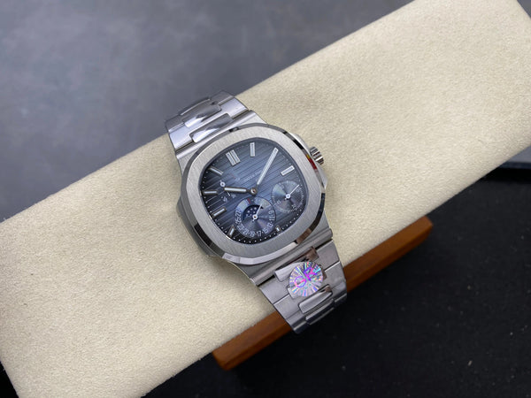 Montre Patek Philippe Nautilus Phase de Lune Acier Inoxydable 40mm Cadran Bleu