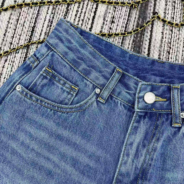 Chanel 2026 Short en Coton Bleu Brodé de Fleurs 358656