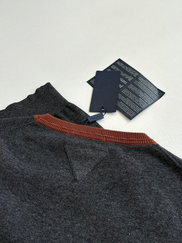PRA 2026 Men's Short-Sleeve T-Shirt Dark Grey Caramel Knit Fabric