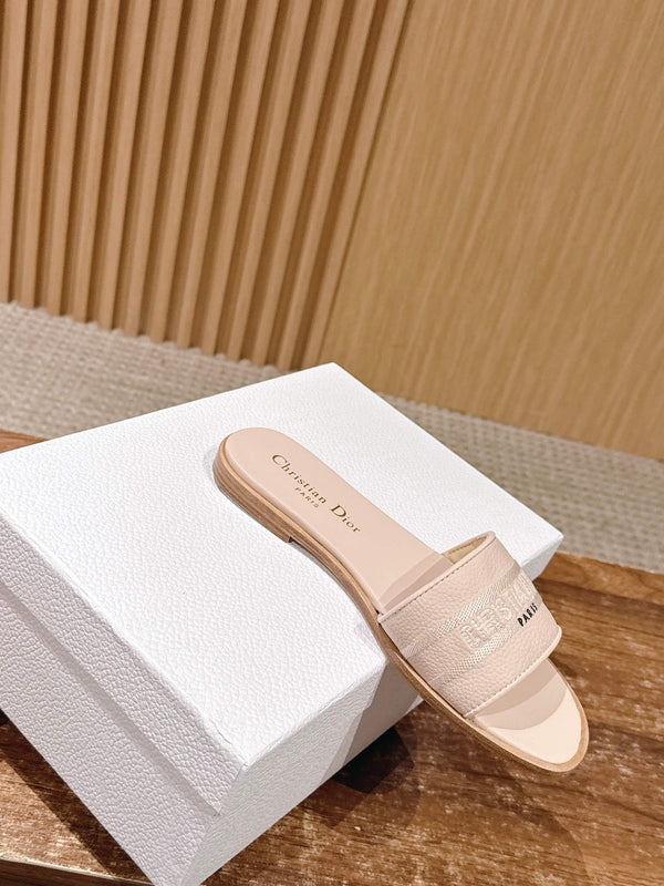 CD 26 Pantoufles Brodés Cuir de Vachette Beige 610278