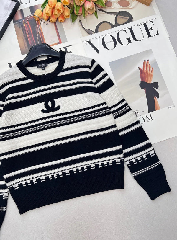 CC 26 Pull en maille rayé en peluche avec lettres en laine noire et blanche 785169