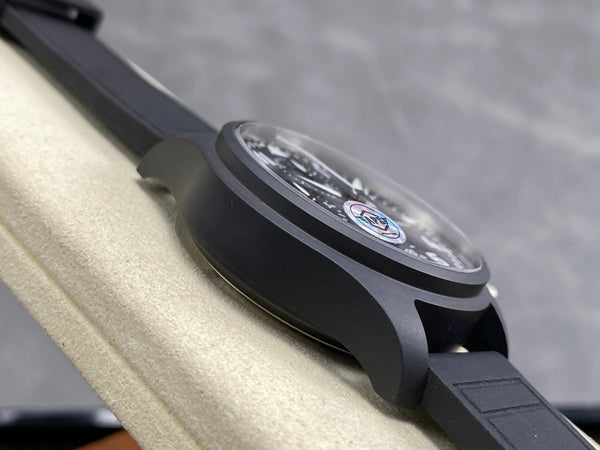 IWC Chronographe d'Aviateur 42 Cadran Noir Boîtier Noir Bracelet Caoutchouc