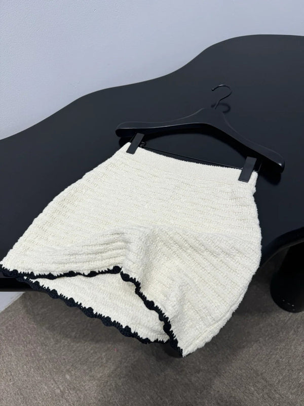 Chanel 2026 Mini-jupe en maille crochetée en laine écrue