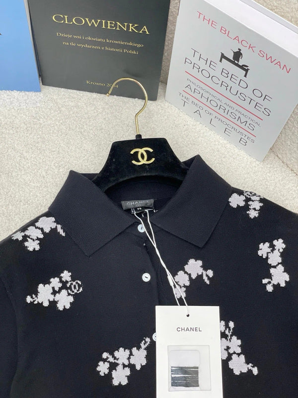 Polo Chanel 2026 en coton noir et blanc à imprimé floral