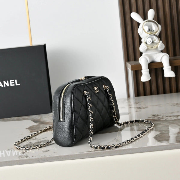 CC 2026 Chain Clutch Bag 19.5cm Black Calfskin 140657