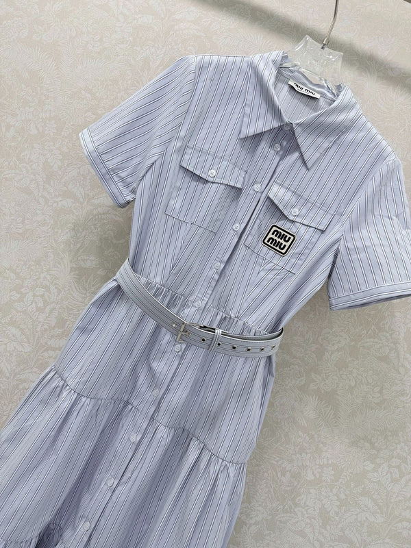 Robe courte à manches courtes et col à revers Miumiu 2026 en coton bleu 353015