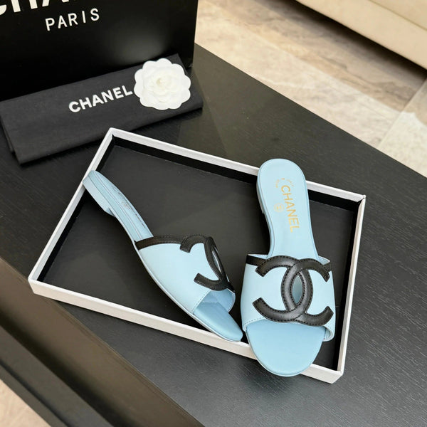 Chanel Sandale Plate 2026 Cuir de Vachette Bleu Clair Noir