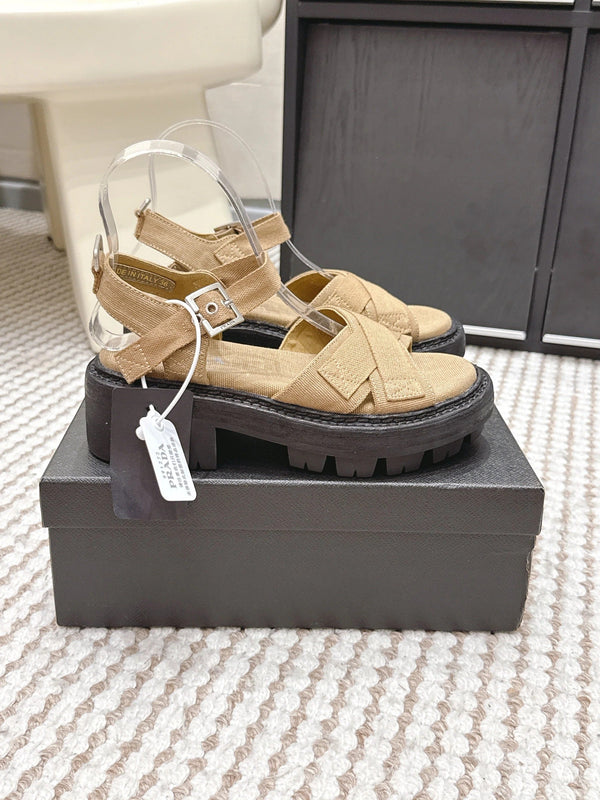 Sandales compensées PRA 2026S en toile beige et noire 657526