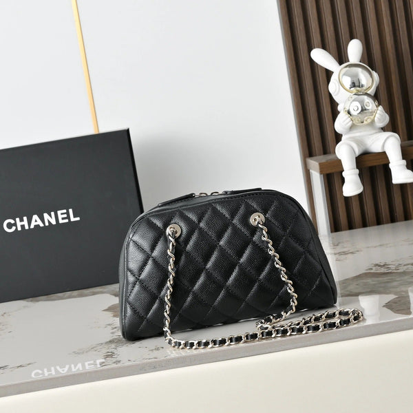 CC 2026 Chain Clutch Bag 19.5cm Black Calfskin 140657