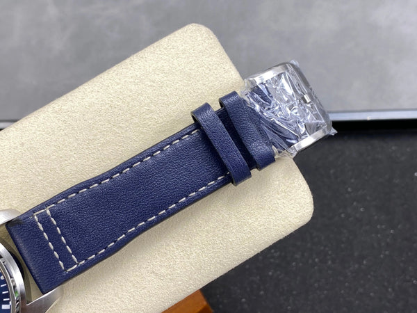 IWC Chronographe d'Aviateur 41 Cadran Bleu Boîtier Acier Bracelet Cuir