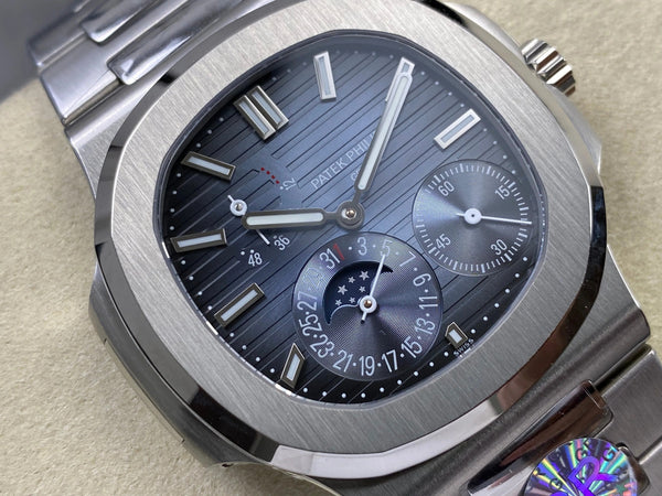 Montre Patek Philippe Nautilus Phase de Lune Acier Inoxydable 40mm Cadran Bleu